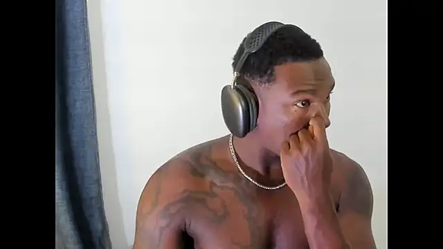 Snapshot of Troykhalil chatting on February 20, 2026, 9:15 pm Troykhalil online show from February 20, 2026, 9:15 pm