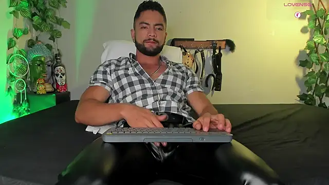 Snapshot of Jaxxon_ chatting on December 7, 2024, 7:54 pm Jaxxon online show from December 7, 2024, 7:54 pm
