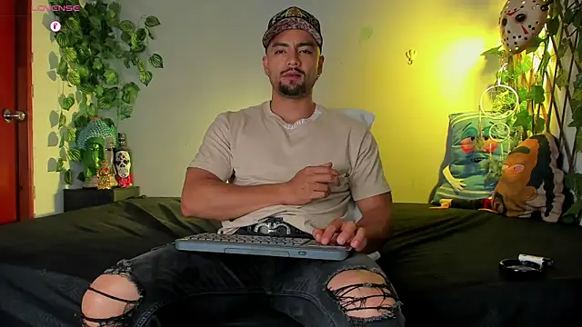 Snapshot of Jaxxon_ chatting on January 29, 2025, 3:01 am Jaxxon online show from January 29, 2025, 3:01 am