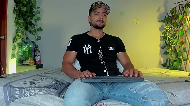 Snapshot of Jaxxon_ chatting on February 25, 2025, 3:49 pm Jaxxon online show from February 25, 2025, 3:49 pm