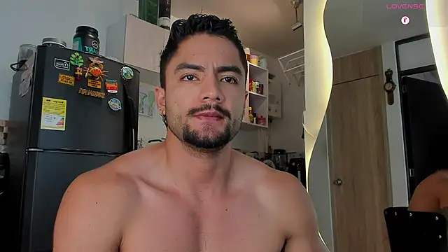 Snapshot of Jaxxon_ chatting on March 17, 2025, 4:01 pm Jaxxon online show from March 17, 2025, 4:01 pm