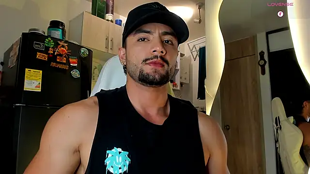 Snapshot of Jaxxon_ chatting on March 19, 2025, 12:37 am Jaxxon online show from March 19, 2025, 12:37 am