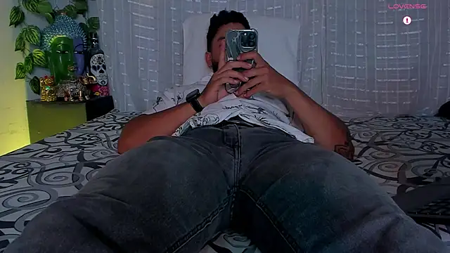 Snapshot of Jaxxon_ chatting on September 30, 2025, 12:26 am Jaxxon online show from September 30, 2025, 12:26 am