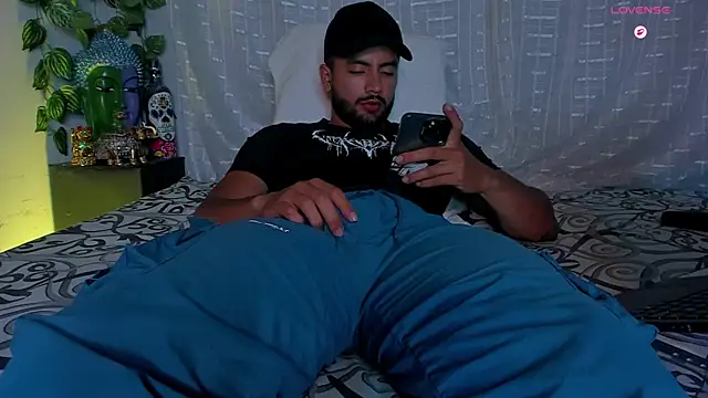Snapshot of Jaxxon_ chatting on October 3, 2025, 12:07 am Jaxxon online show from October 3, 2025, 12:07 am