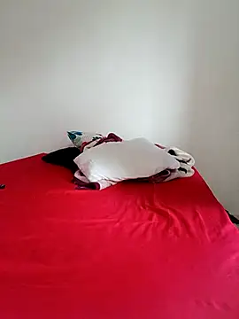 Snapshot of LEIRIS_Y_FRED_01 chatting on October 19, 2025, 12:39 pm LEIRIS Y FRED 01 online show from October 19, 2025, 12:39 pm