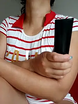 Snapshot of LEIRIS_Y_FRED_01 chatting on November 6, 2025, 1:23 pm LEIRIS Y FRED 01 online show from November 6, 2025, 1:23 pm