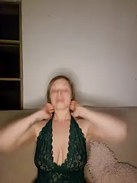 Snapshot of katiestevens chatting on October 4, 2025, 8:40 pm katiestevens online show from October 4, 2025, 8:40 pm