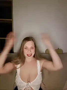 Snapshot of katiestevens chatting on October 31, 2025, 10:11 pm katiestevens online show from October 31, 2025, 10:11 pm