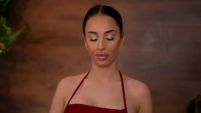 KairaAndrews online show from April 19, 2026, 6:43 pm