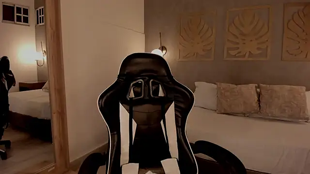 caro03x online show from April 15, 2026, 2:18 am