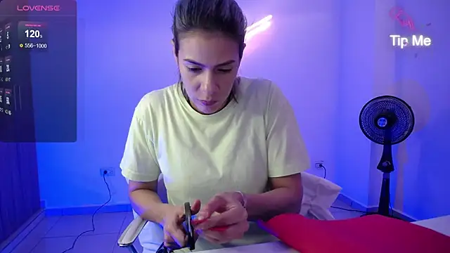 candydowson1 online show from December 9, 2024, 9:37 pm