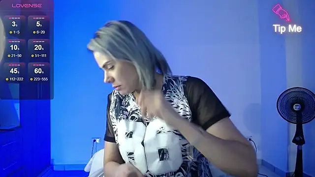 candydowson1 online show from December 12, 2024, 11:47 pm