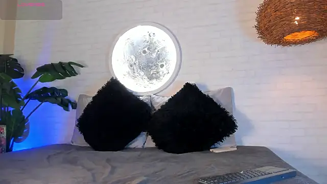 Snapshot of Elise_Diamond chatting on March 12, 2025, 11:33 pm Elise Diamond online show from March 12, 2025, 11:33 pm