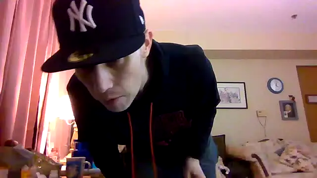 Snapshot of kollzCloudzz chatting on April 8, 2026, 8:03 am kollzCloudzz online show from April 8, 2026, 8:03 am