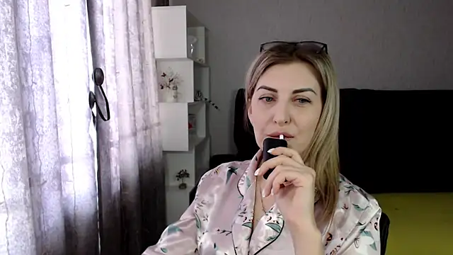 Snapshot of Amelia_Harper chatting on February 18, 2025, 5:09 am Amelia Harper online show from February 18, 2025, 5:09 am