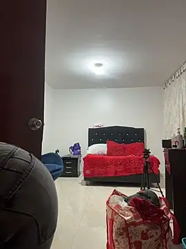 karenlennox1 online show from February 14, 2026, 8:27 pm