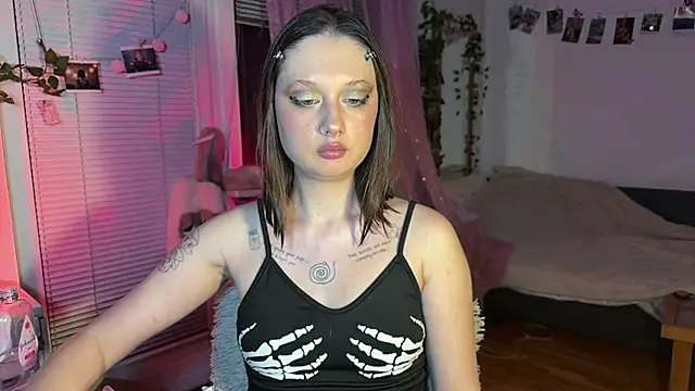 Jenny darling love online show from May 12, 2026, 8:06 pm
