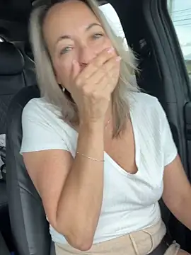 Cherry-red-xo online show from September 24, 2025, 4:32 pm