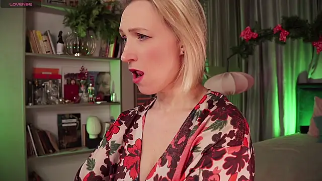 UmaTruewoman online show from January 3, 2025, 5:39 am