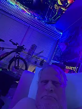 Mimmoromeo1973 online show from May 6, 2026, 7:57 am