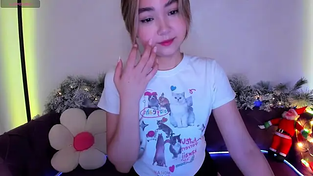 Snapshot of Fluffy_Rose chatting on December 21, 2024, 1:47 am Fluffy Rose online show from December 21, 2024, 1:47 am