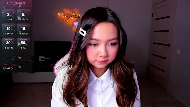 Snapshot of Fluffy_Rose chatting on October 8, 2025, 11:57 pm Fluffy Rose online show from October 8, 2025, 11:57 pm