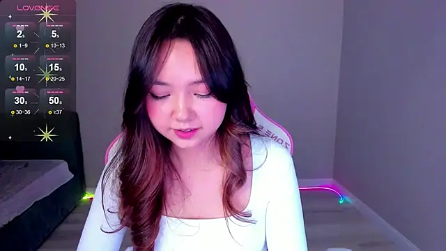 Snapshot of Fluffy_Rose chatting on November 8, 2025, 1:33 pm Fluffy Rose online show from November 8, 2025, 1:33 pm