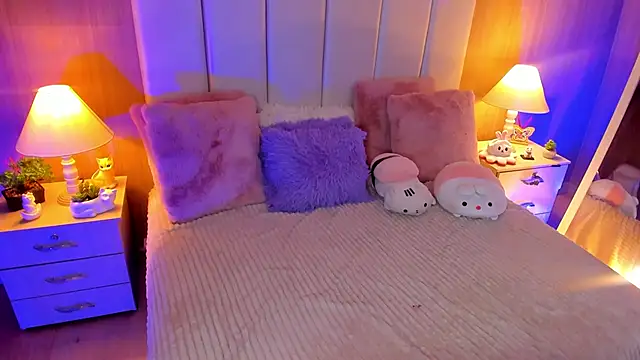 CaseyPiierce online show from November 4, 2025, 8:08 pm