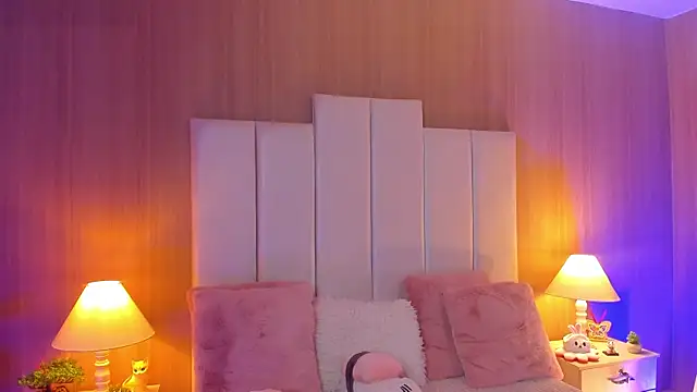 CaseyPiierce online show from November 6, 2025, 7:59 pm