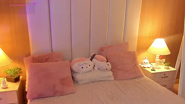 CaseyPiierce online show from November 28, 2025, 8:55 pm