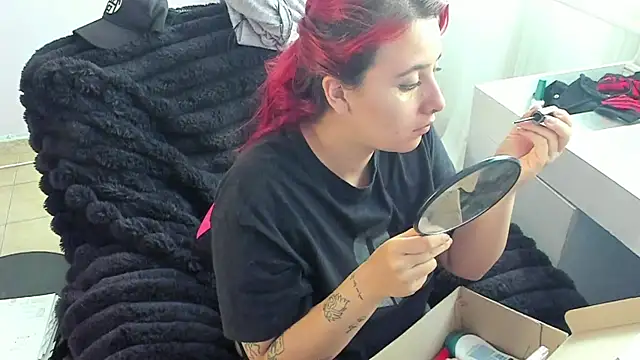 bonnie moon  online show from October 10, 2025, 4:50 pm