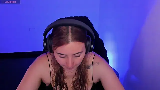 bonnie moon  online show from March 15, 2026, 7:09 pm