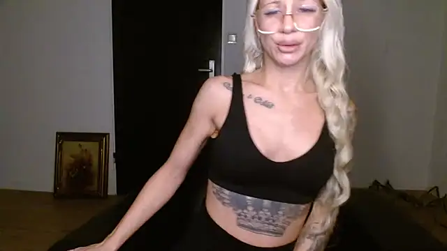 Snapshot of JuicyJanexo chatting on September 17, 2025, 4:25 am JuicyJanexo online show from September 17, 2025, 4:25 am