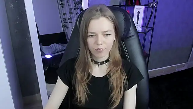 Tina Tayllor online show from November 10, 2025, 7:46 pm