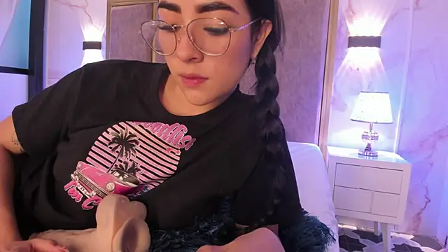 Susa1userma  online show from February 2, 2025, 11:00 pm