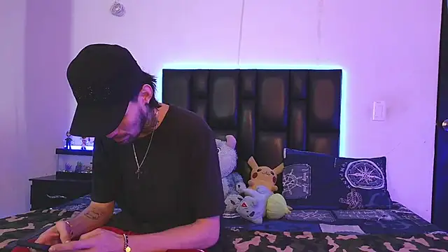 Snapshot of Brutal_Sex_Fucking chatting on October 15, 2025, 10:32 pm Brutal Sex Fucking online show from October 15, 2025, 10:32 pm