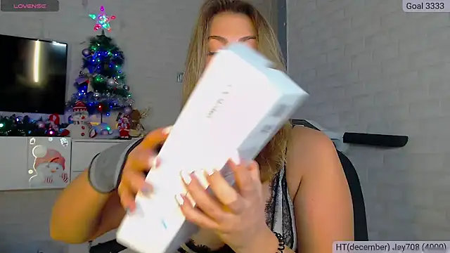 Snapshot of SuchCute chatting on December 19, 2024, 3:18 am SuchCute online show from December 19, 2024, 3:18 am