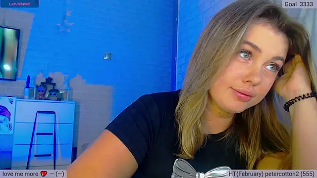 Snapshot of SuchCute chatting on February 8, 2025, 1:54 am SuchCute online show from February 8, 2025, 1:54 am
