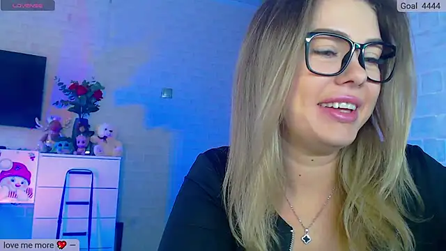 Snapshot of SuchCute chatting on March 10, 2025, 3:01 am SuchCute online show from March 10, 2025, 3:01 am