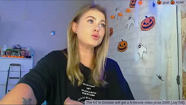 Snapshot of SuchCute chatting on October 24, 2025, 2:52 am SuchCute online show from October 24, 2025, 2:52 am