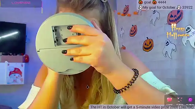 Snapshot of SuchCute chatting on October 25, 2025, 2:41 am SuchCute online show from October 25, 2025, 2:41 am