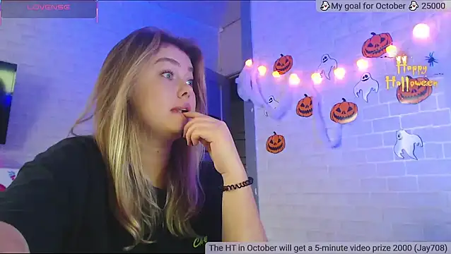 Snapshot of SuchCute chatting on October 28, 2025, 2:15 am SuchCute online show from October 28, 2025, 2:15 am