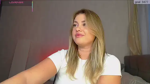 Snapshot of SuchCute chatting on November 10, 2025, 1:59 am SuchCute online show from November 10, 2025, 1:59 am