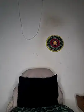 hot-tandy online show from October 15, 2025, 6:19 pm