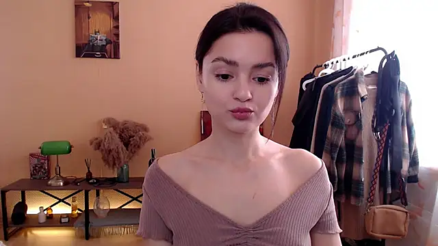 CuteRuby99 online show from October 1, 2025, 5:13 am