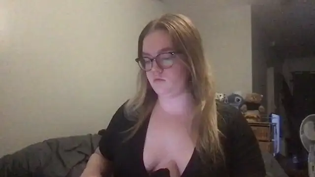 honeyyy24 online show from October 7, 2025, 6:27 pm