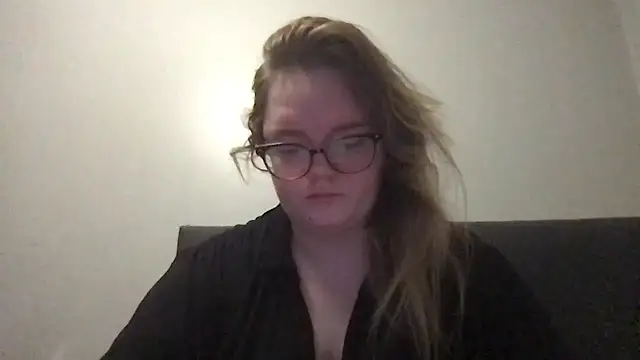 honeyyy24 online show from November 1, 2025, 12:40 pm