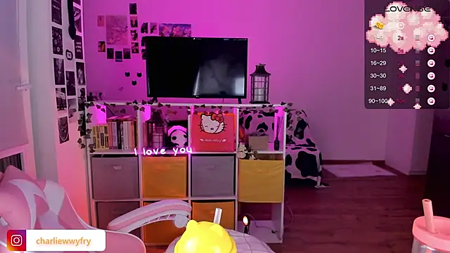 mollydoorsis1 online show from February 12, 2025, 7:13 pm