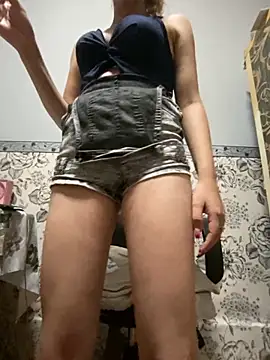 Snapshot of Amira_17 chatting on September 12, 2025, 8:53 pm Amira 17 online show from September 12, 2025, 8:53 pm