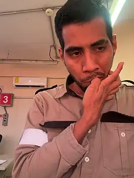 Snapshot of EnriquePersian197 chatting on February 2, 2026, 7:56 pm EnriquePersian197 online show from February 2, 2026, 7:56 pm